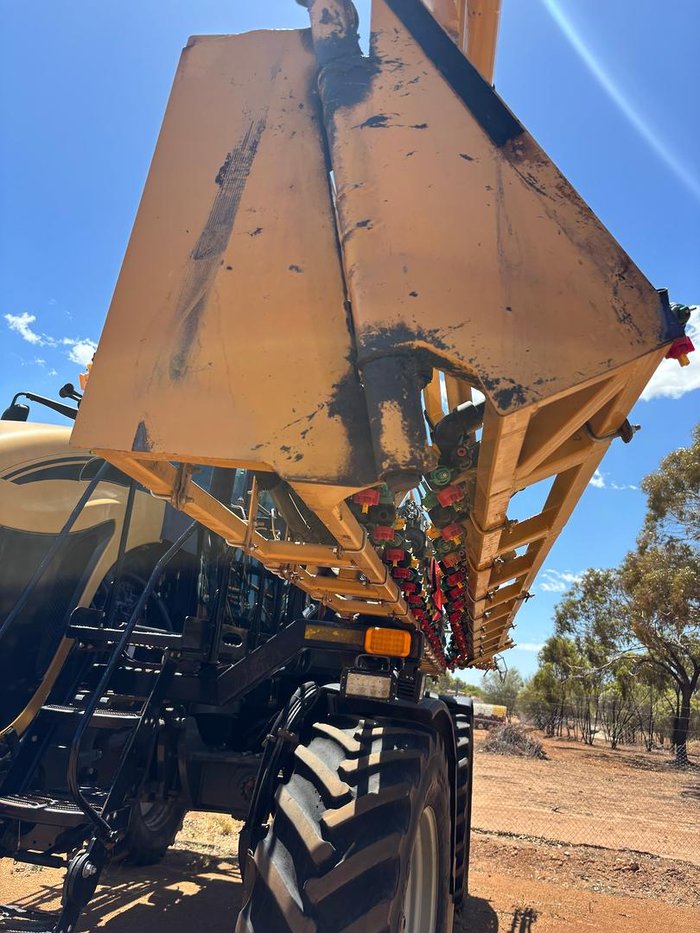 2012 Rogator 1300 Self propelled Sprayer