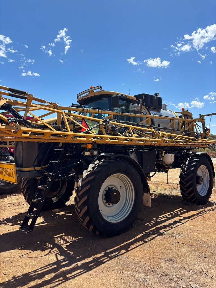 2012 Rogator 1300 Self propelled Sprayer