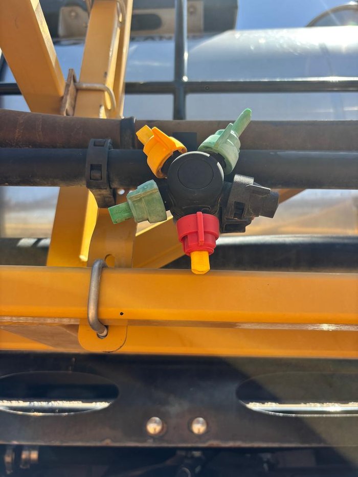 2012 Rogator 1300 Self propelled Sprayer