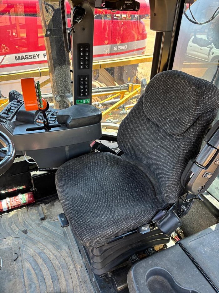 2012 Rogator 1300 Self propelled Sprayer