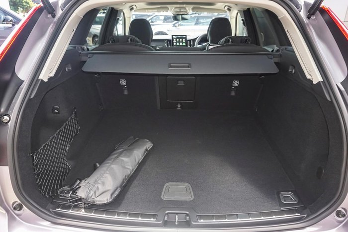 2025 Volvo XC60 Plus B5 Bright