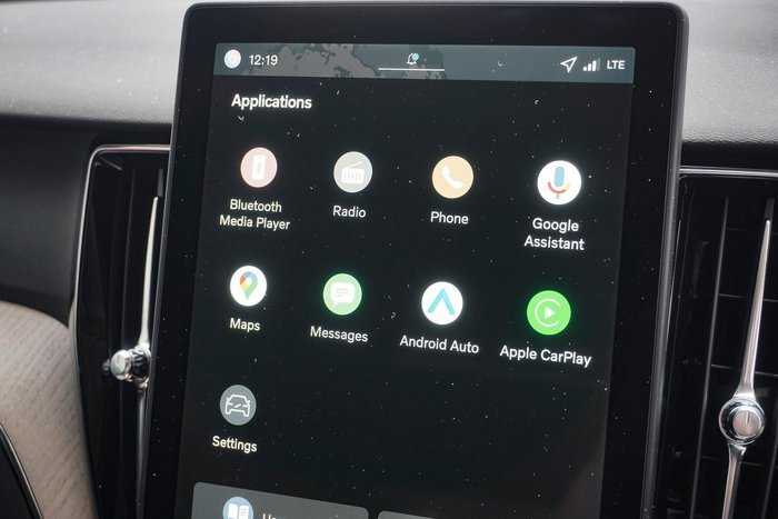 2025 Volvo XC60 Plus B5 Bright