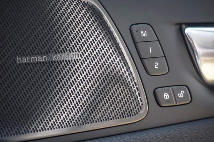 2025 Volvo XC60 Plus B5 Bright