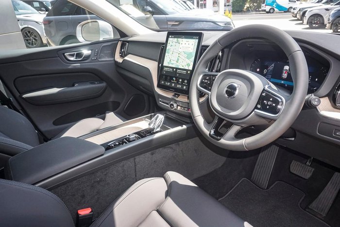 2025 Volvo XC60 Plus B5 Bright