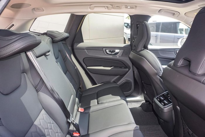 2025 Volvo XC60 Plus B5 Bright