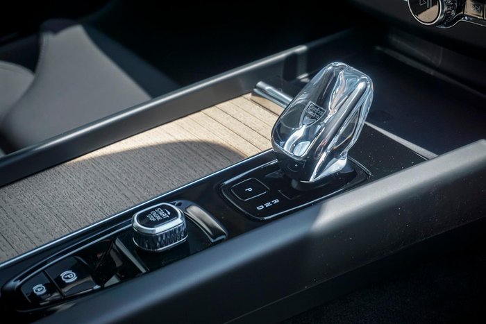 2025 Volvo XC60 Plus B5 Bright