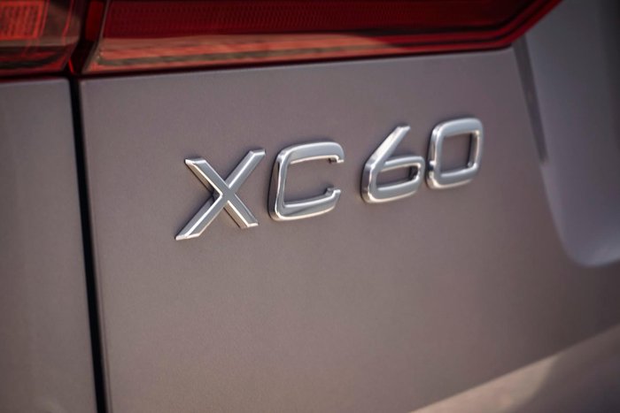 2025 Volvo XC60 Plus B5 Bright