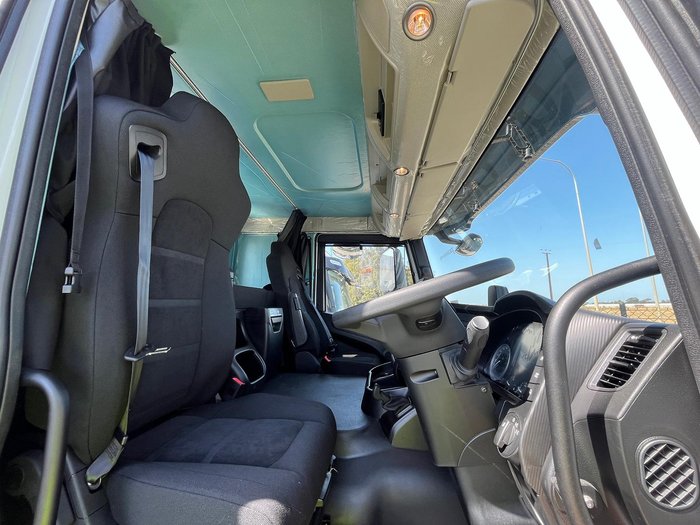 2025 Iveco S-Way AT460