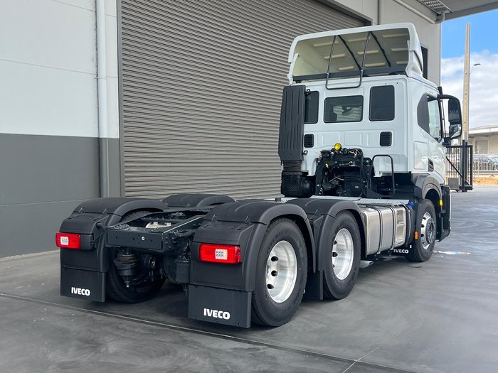 2025 Iveco S-Way AT460