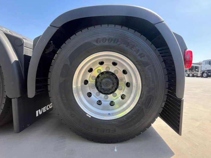 2025 Iveco S-Way AT460