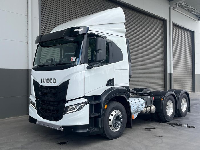 2025 Iveco S-Way AT460