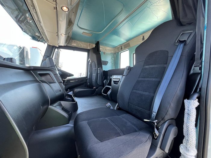 2025 Iveco S-Way AT460