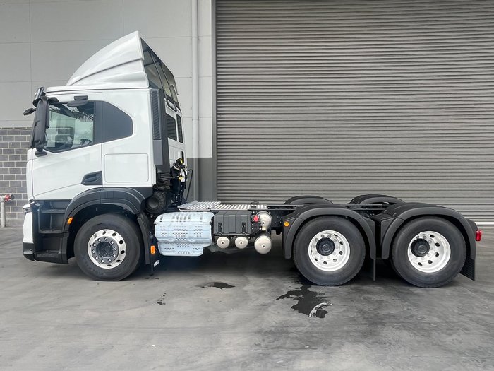 2025 Iveco S-Way AT460