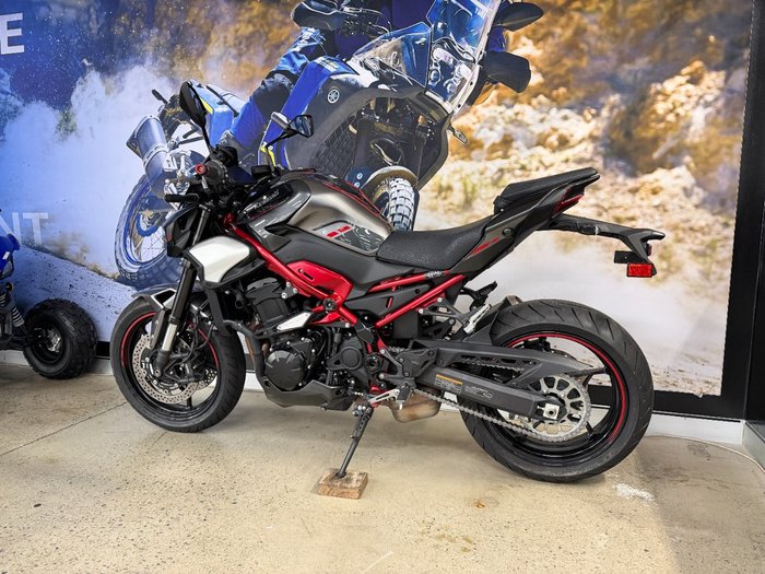 2025 Kawasaki Z900 (ZR900) Grey