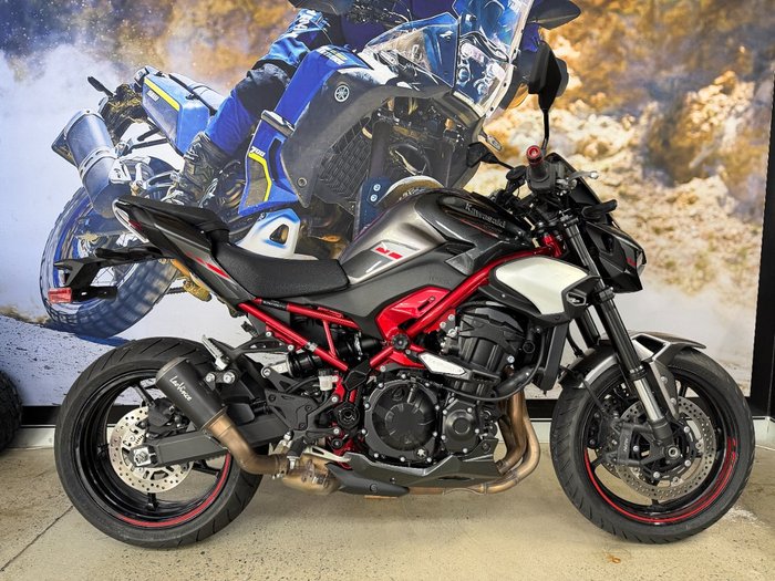 2025 Kawasaki Z900 (ZR900) Grey