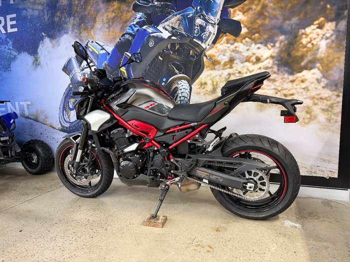 2025 Kawasaki Z900 (ZR900) Grey