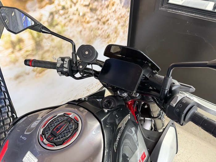 2025 Kawasaki Z900 (ZR900) Grey