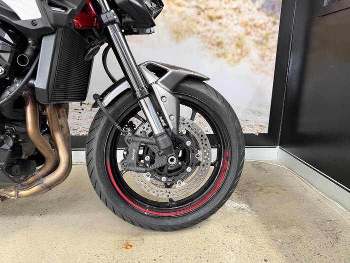 2025 Kawasaki Z900 (ZR900) Grey