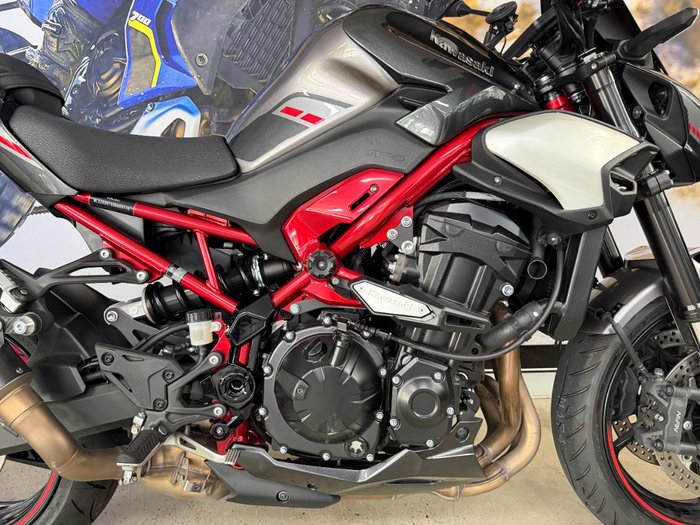 2025 Kawasaki Z900 (ZR900) Grey