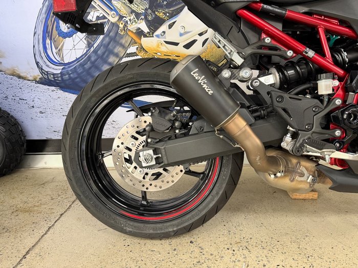 2025 Kawasaki Z900 (ZR900) Grey