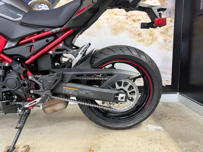 2025 Kawasaki Z900 (ZR900) Grey