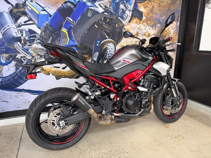 2025 Kawasaki Z900 (ZR900) Grey