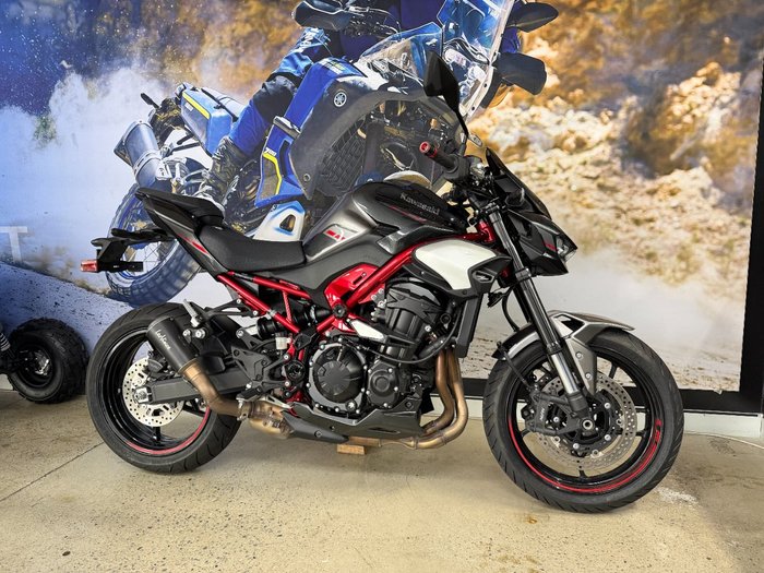 2025 Kawasaki Z900 (ZR900) Grey