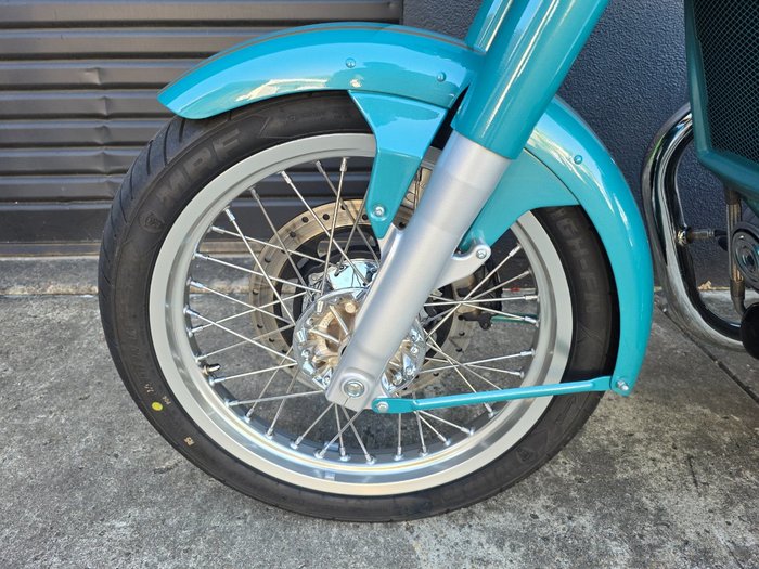 2025 Royal Enfield 2025 Royal Enfield 650CC Classic 650 MID Teal Green