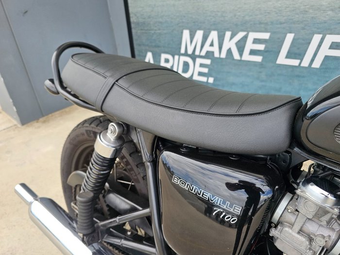 2015 Triumph BONNEVILLE T100 BLACK Black