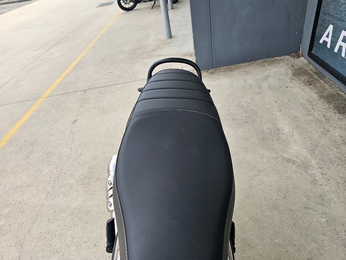 2024 Triumph SPEED 400 Red