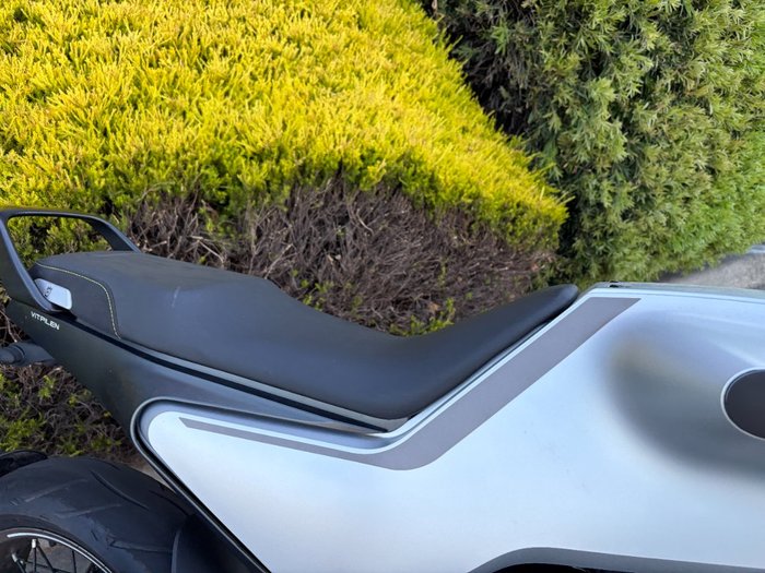 2021 Husqvarna SVARTPILEN 401