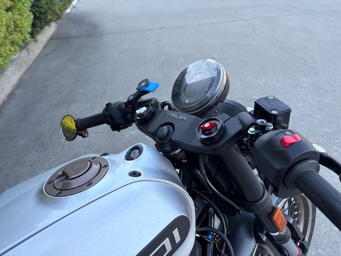 2021 Husqvarna SVARTPILEN 401