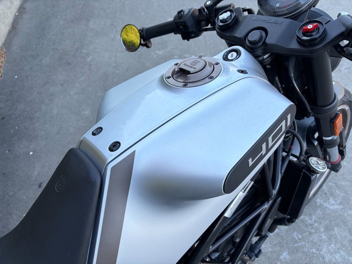 2021 Husqvarna SVARTPILEN 401