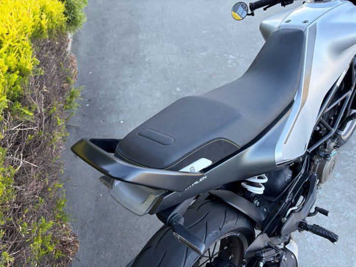 2021 Husqvarna SVARTPILEN 401