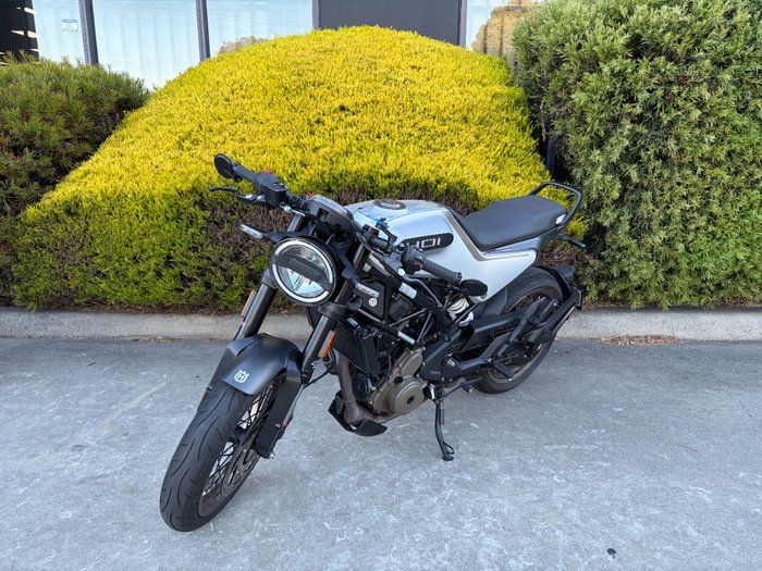 2021 Husqvarna SVARTPILEN 401