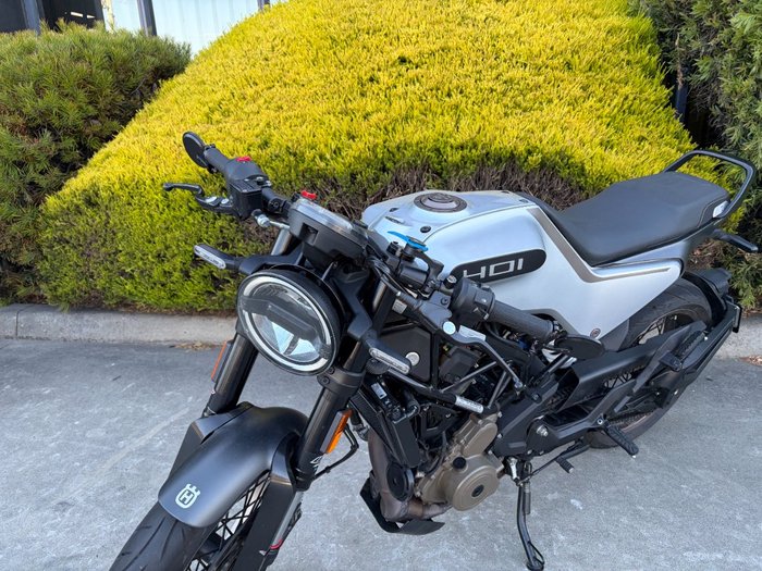 2021 Husqvarna SVARTPILEN 401