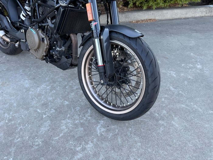 2021 Husqvarna SVARTPILEN 401