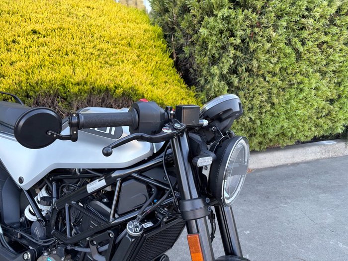 2021 Husqvarna SVARTPILEN 401