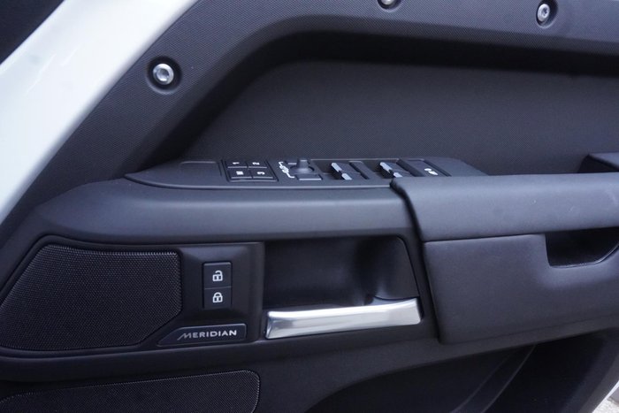 2025 Land Rover Defender 110 D350 X-Dynamic SE