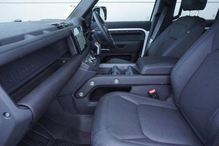 2025 Land Rover Defender 110 D350 X-Dynamic SE