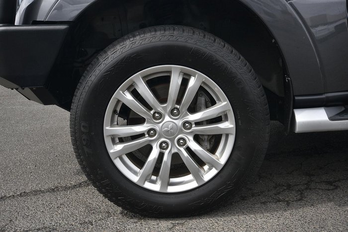 2017 Mitsubishi Pajero GLS