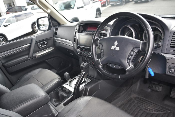 2017 Mitsubishi Pajero GLS