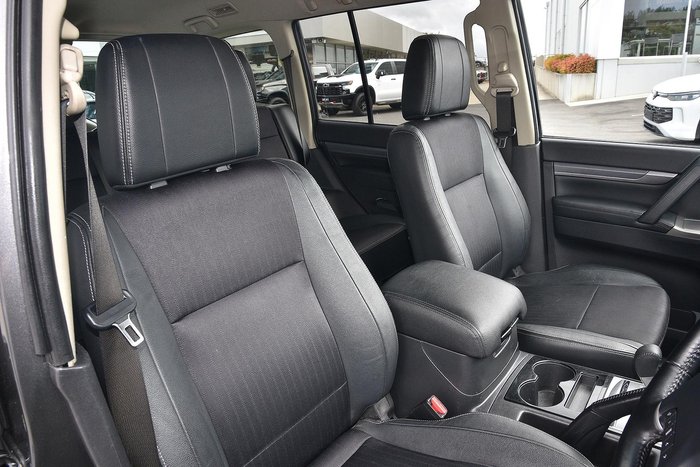 2017 Mitsubishi Pajero GLS