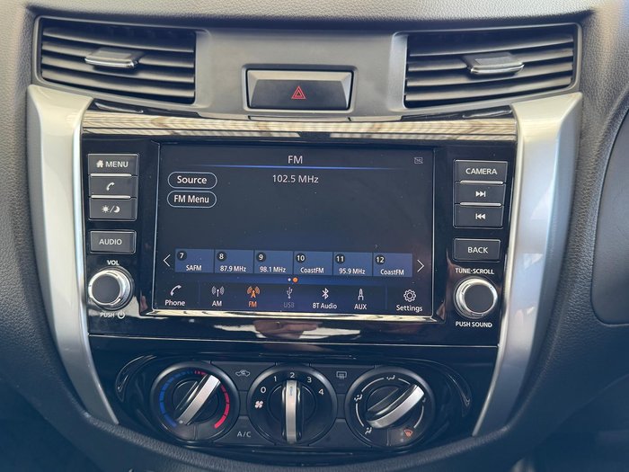 2021 Nissan Navara SL