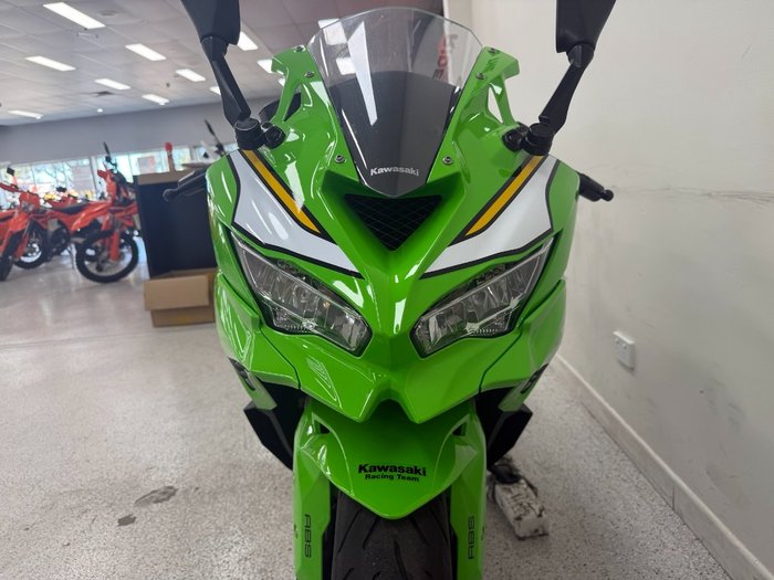 2025 Kawasaki NINJA 400 ZX-4RR KRT Green