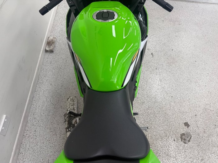 2025 Kawasaki NINJA 400 ZX-4RR KRT Green