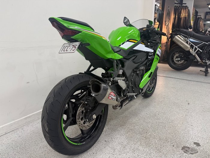 2025 Kawasaki NINJA 400 ZX-4RR KRT Green