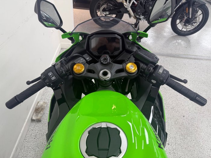 2025 Kawasaki NINJA 400 ZX-4RR KRT Green