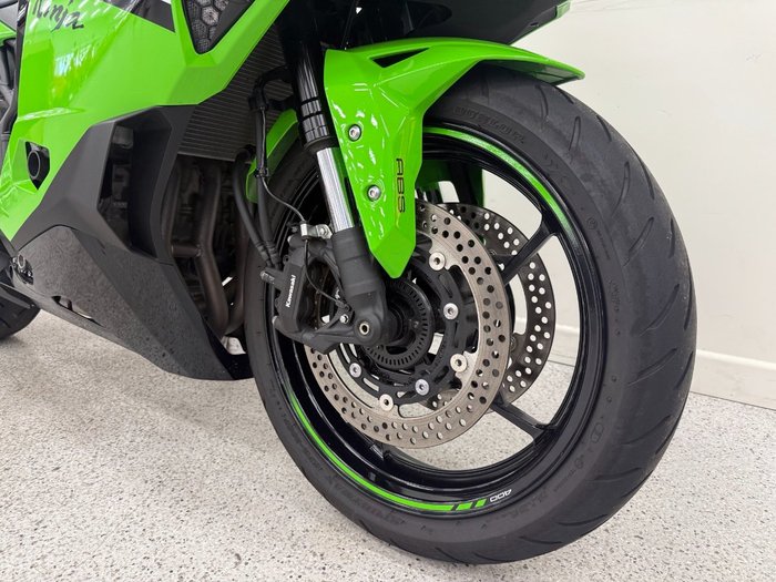 2025 Kawasaki NINJA 400 ZX-4RR KRT Green