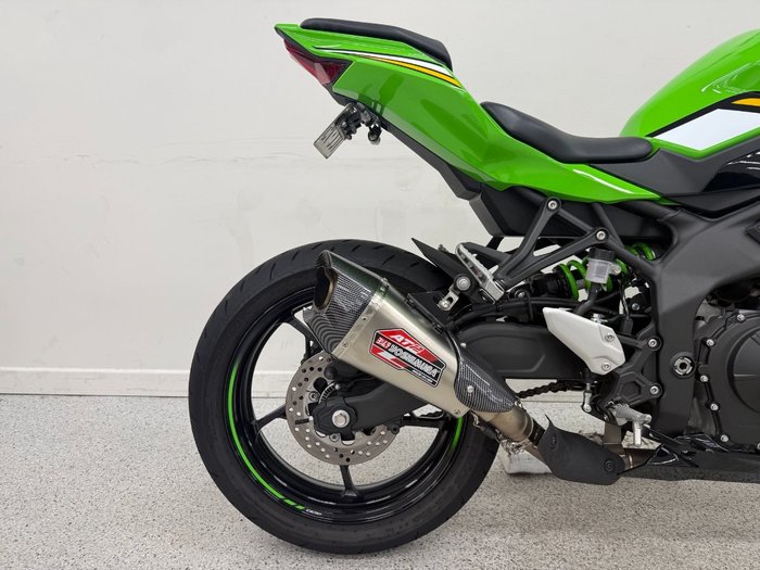 2025 Kawasaki NINJA 400 ZX-4RR KRT Green
